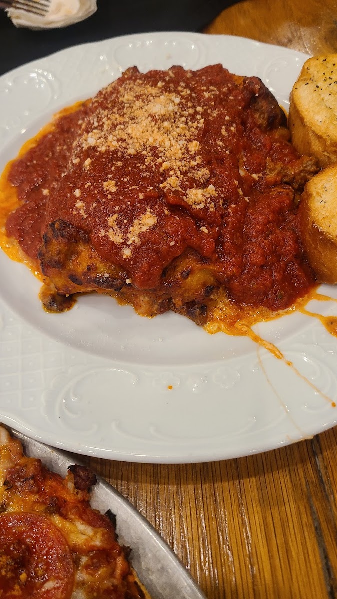 T-Ravs Restaurant-10